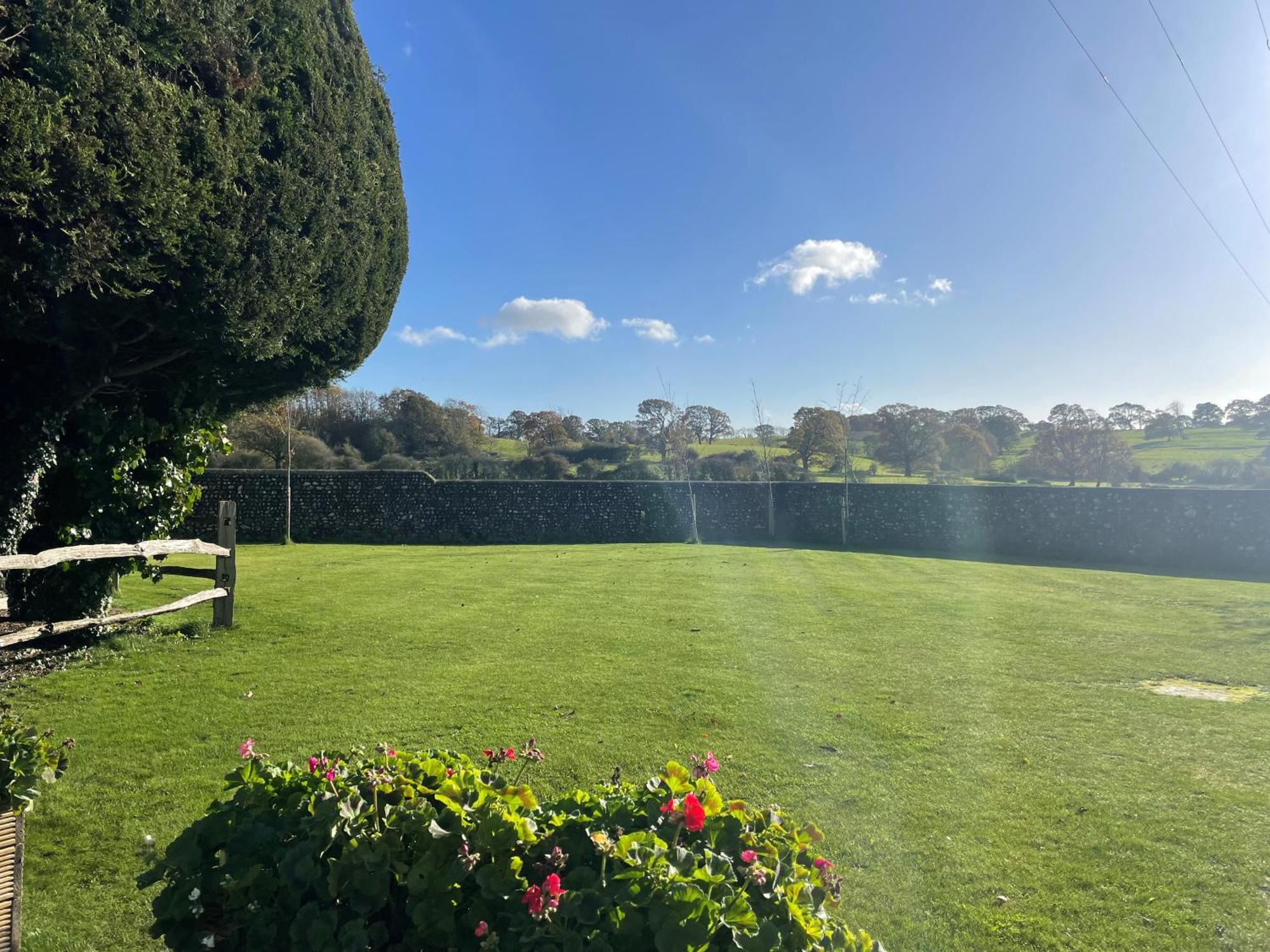 Old Selden Farm B&B Clapham  Bagian luar foto