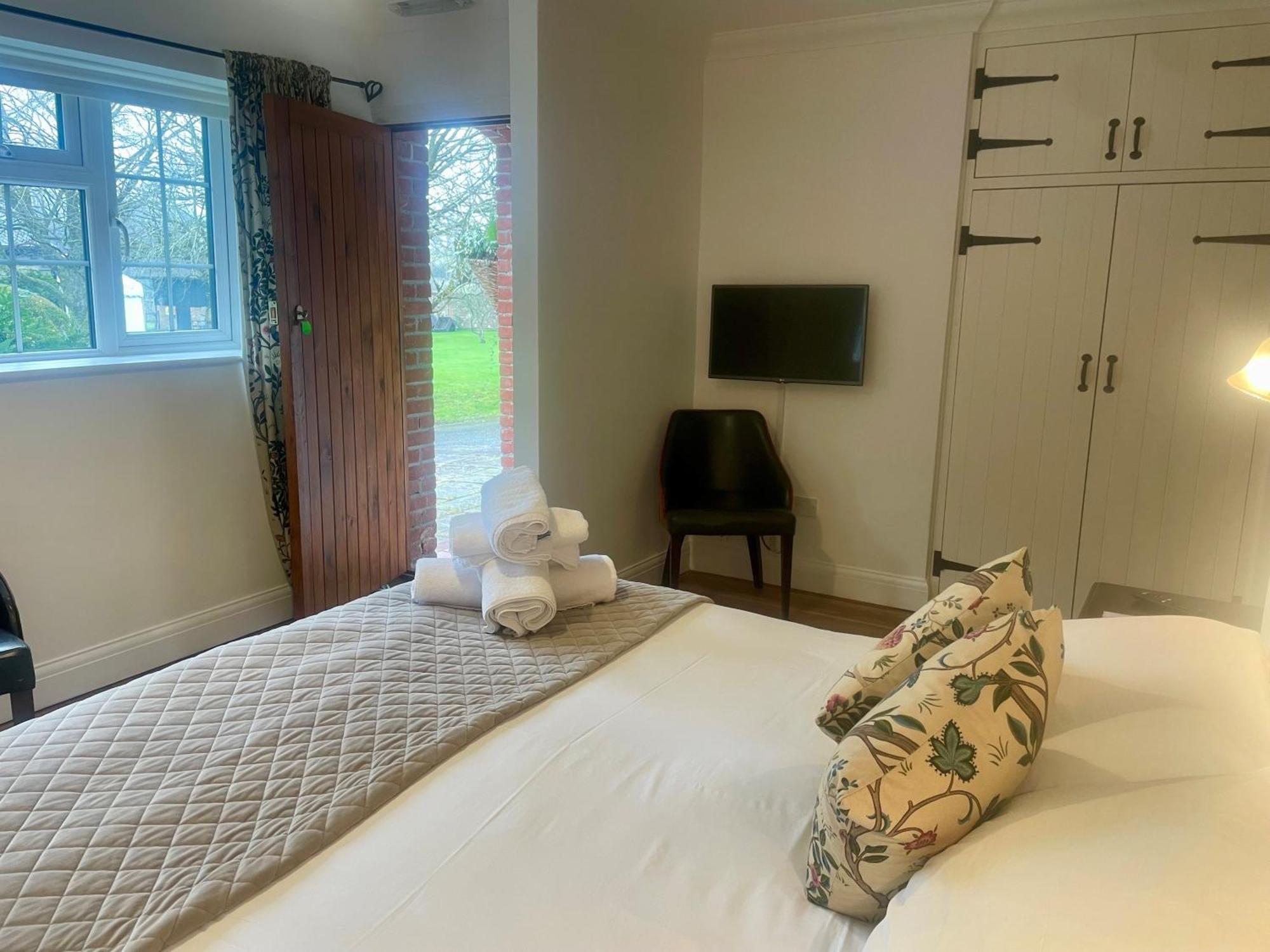 Old Selden Farm B&B Clapham  Bagian luar foto