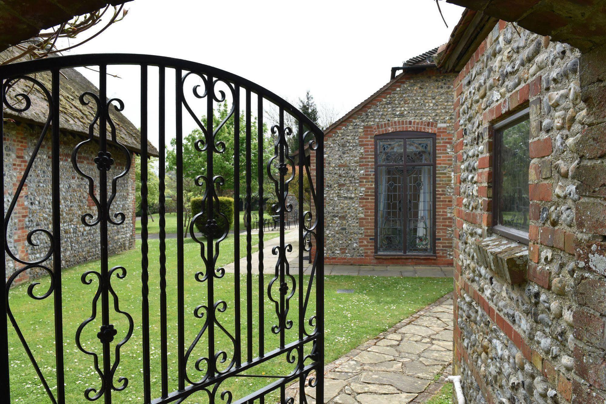 Old Selden Farm B&B Clapham  Bagian luar foto