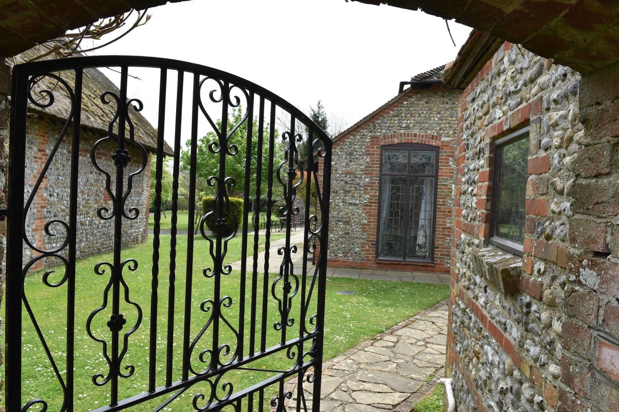 Old Selden Farm B&B Clapham  Bagian luar foto