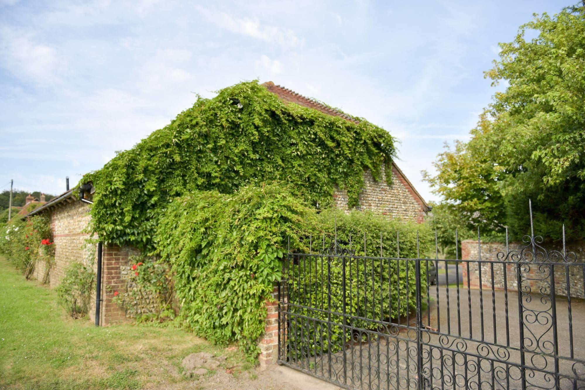 Old Selden Farm B&B Clapham  Bagian luar foto