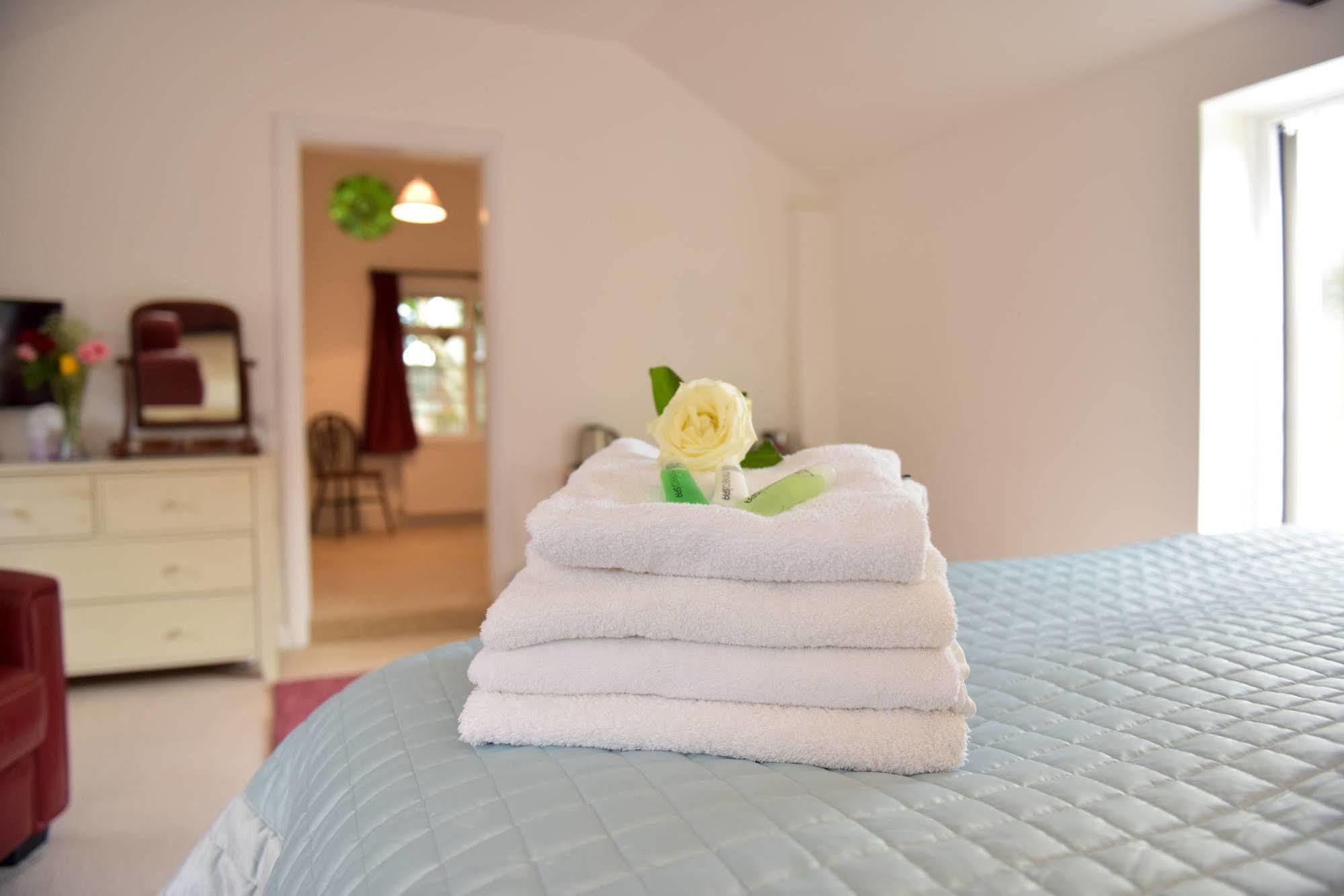 Old Selden Farm B&B Clapham  Bagian luar foto