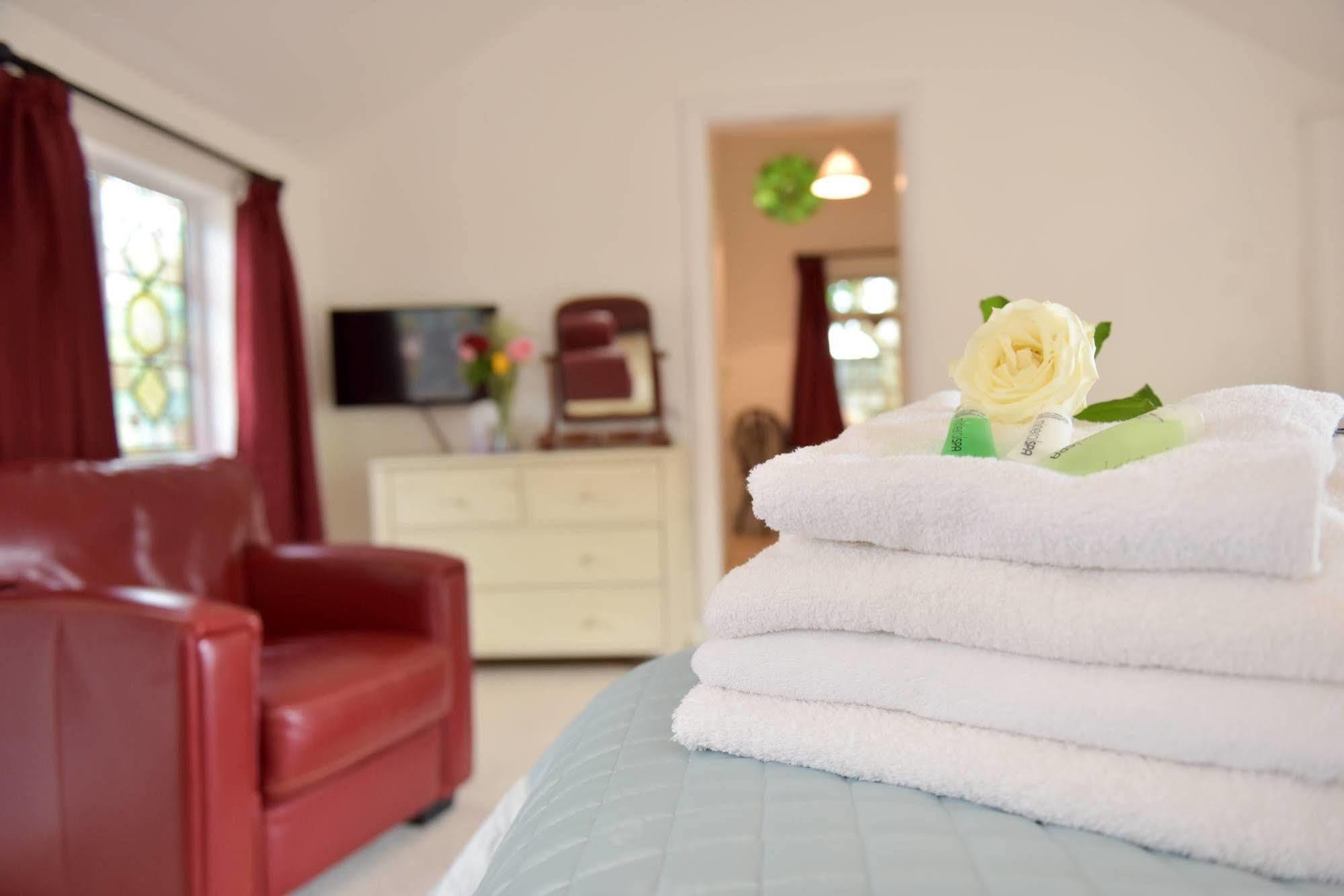 Old Selden Farm B&B Clapham  Bagian luar foto